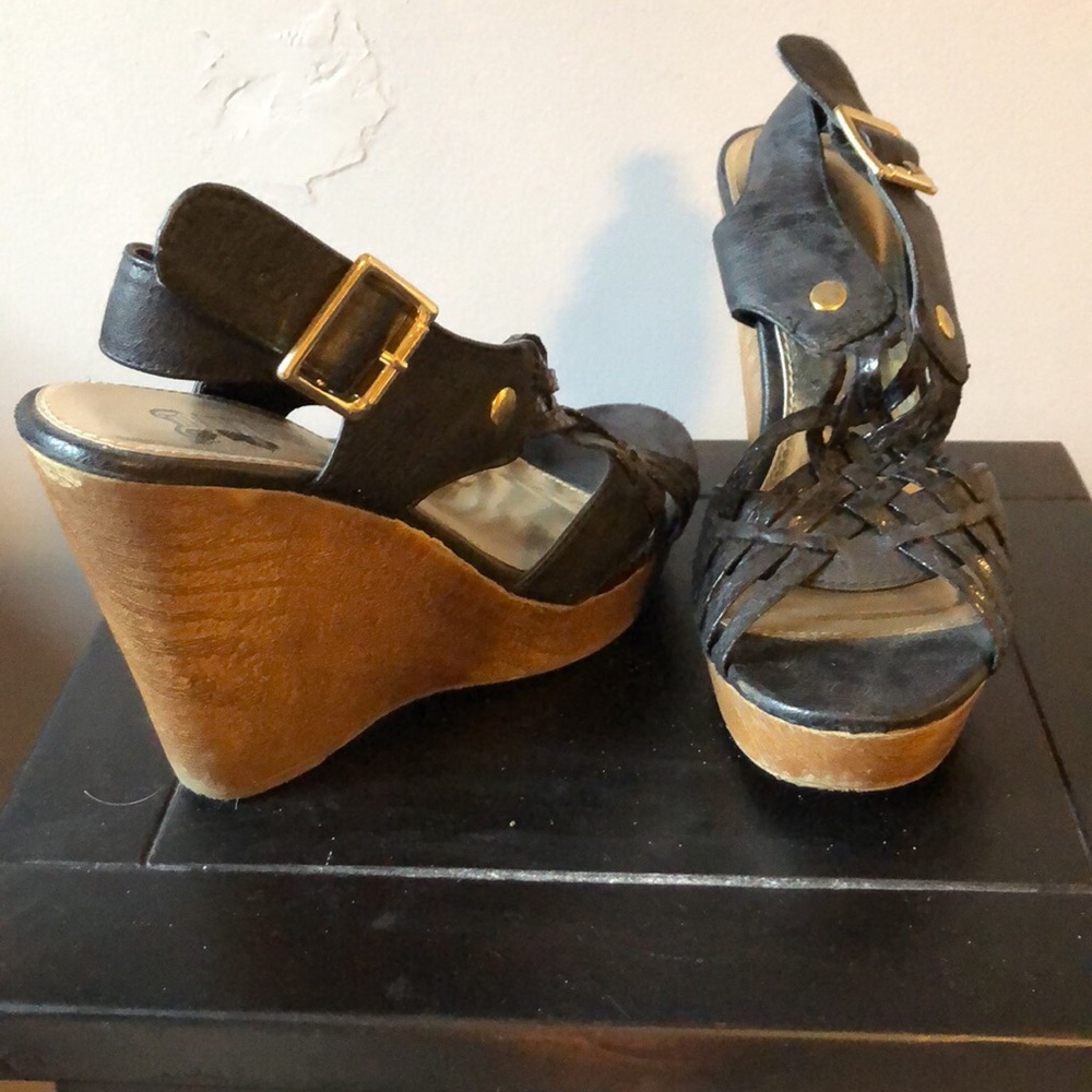 Black wood wedges